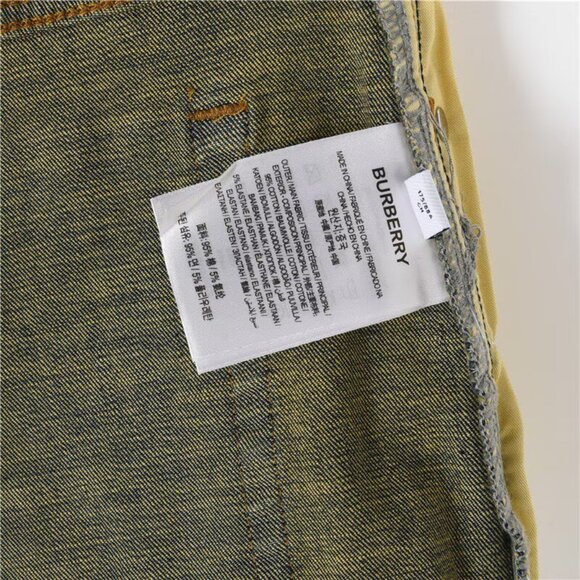 Burberry This denim has a unique, high-end texture.S - Picture 10 of 11